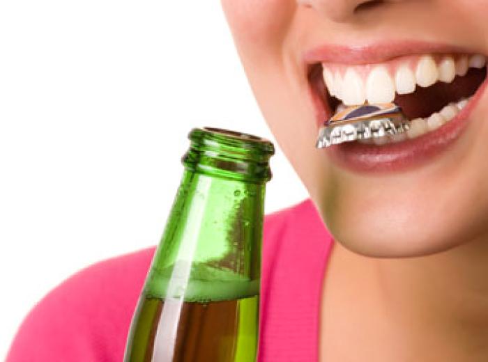 Dental Bonding vs. Crowns for Chipped Teeth Restoration